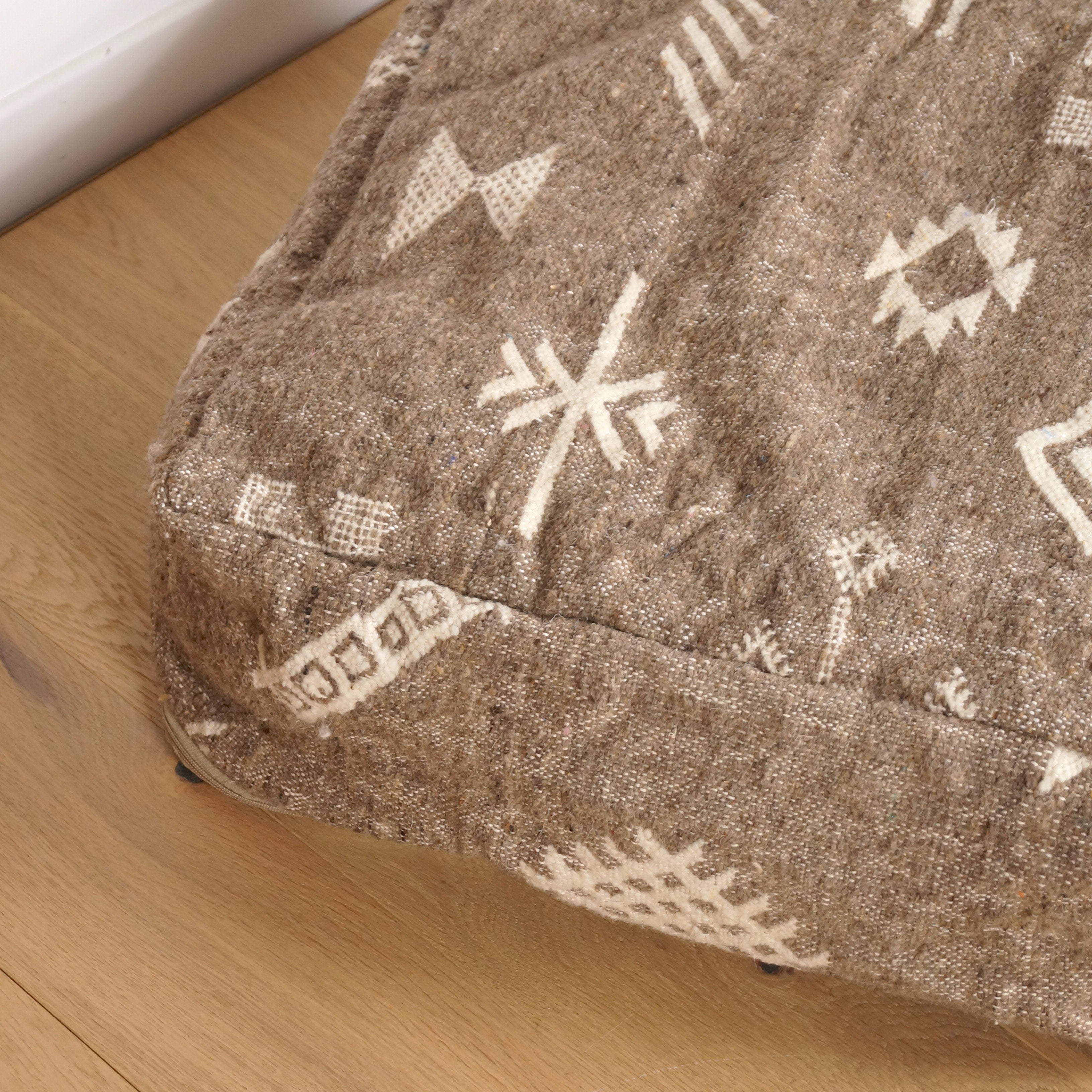 Pouf Kilim - Symboles berbères écru