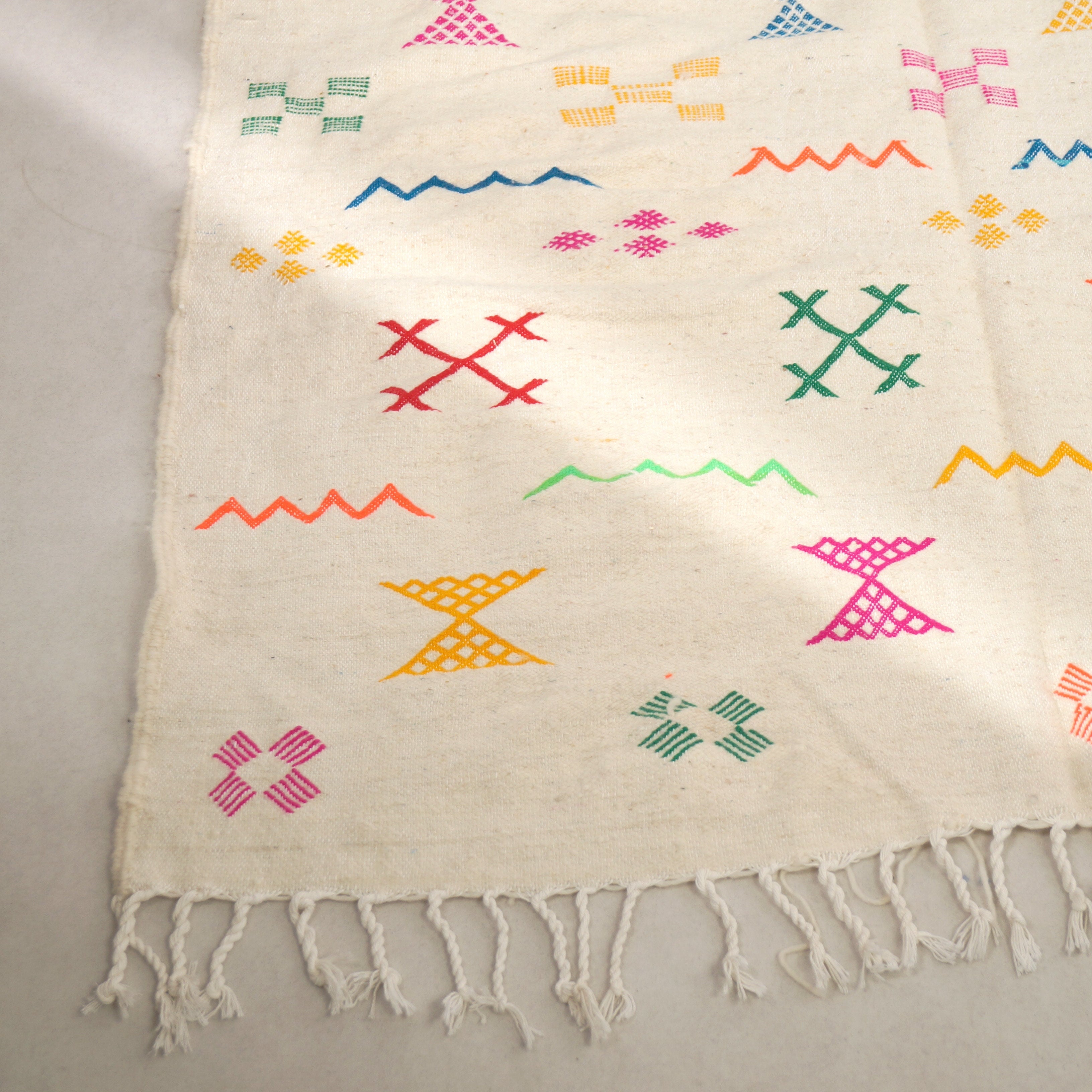 Tapis fin berbère Kilim 250 x 140 cm - Symboles berbères multicolores
