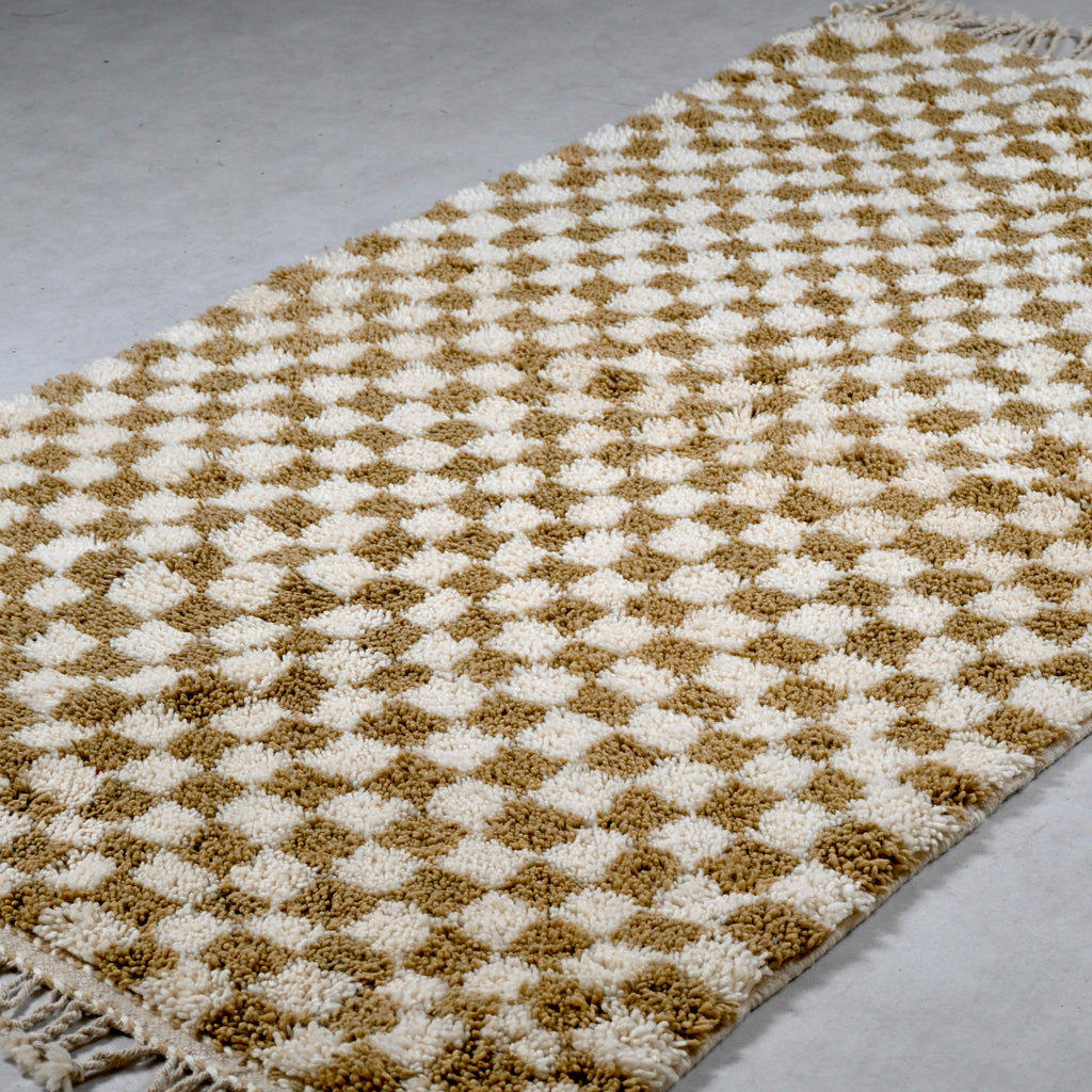 Tapis Berbère en laine damier Camel et blanc