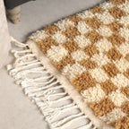 Tapis Berbère en laine Damier camel et blanc