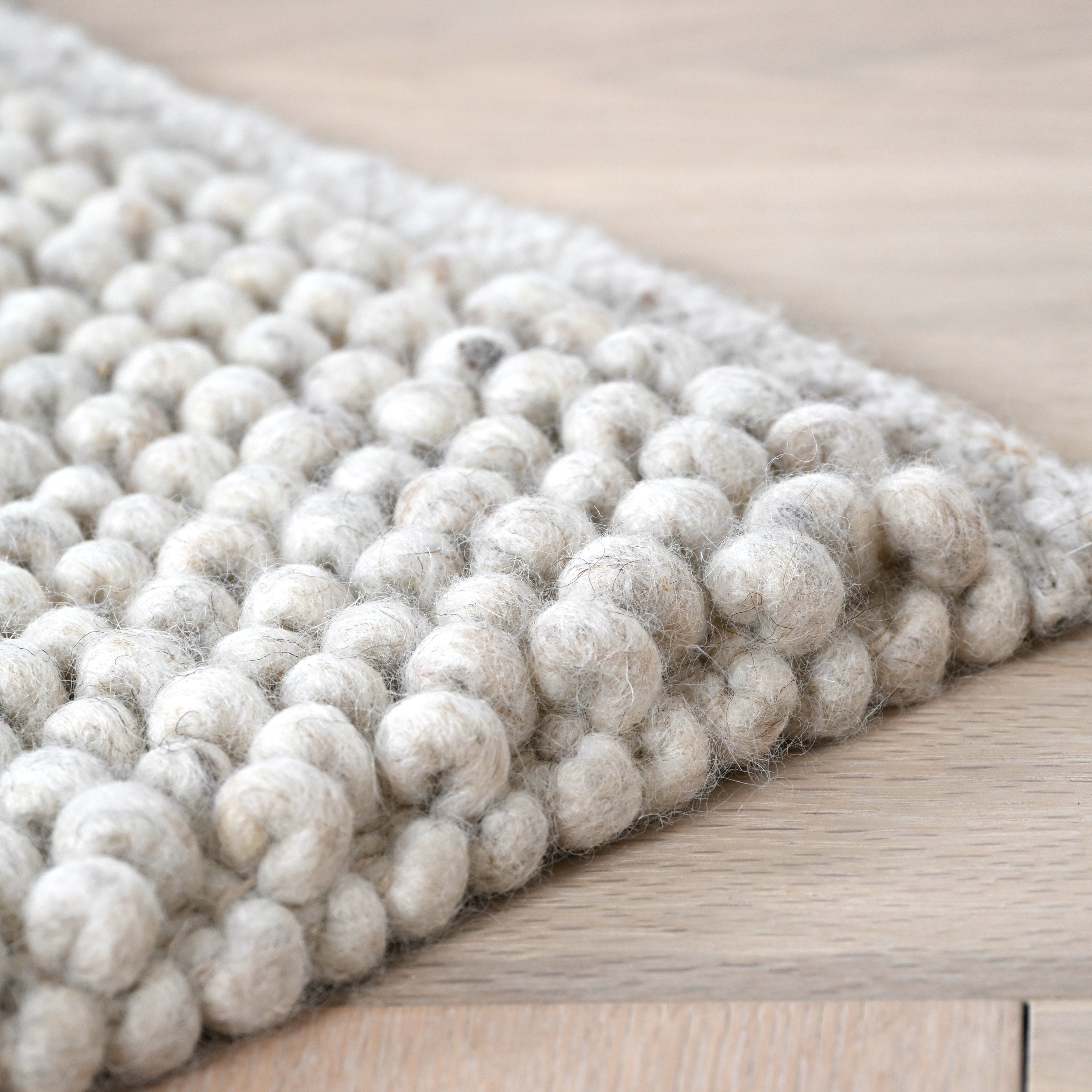 Tapis boule de laine Tissé main - Gris clair